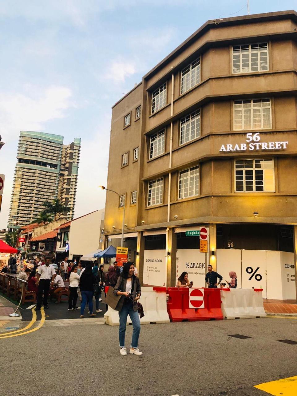 Met A Space Pod At Arab Street Singapura Luaran gambar
