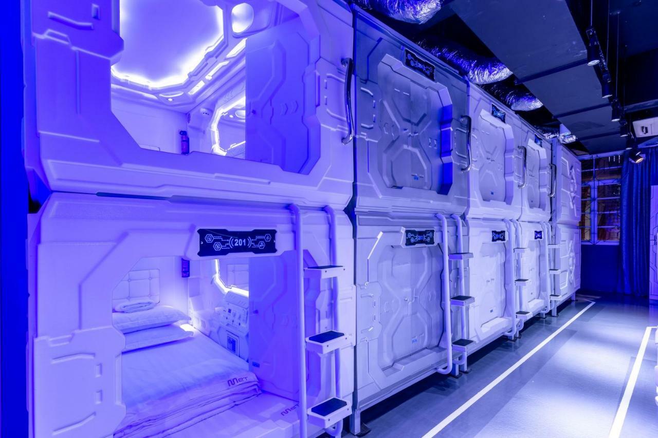Met A Space Pod At Arab Street Singapura Luaran gambar